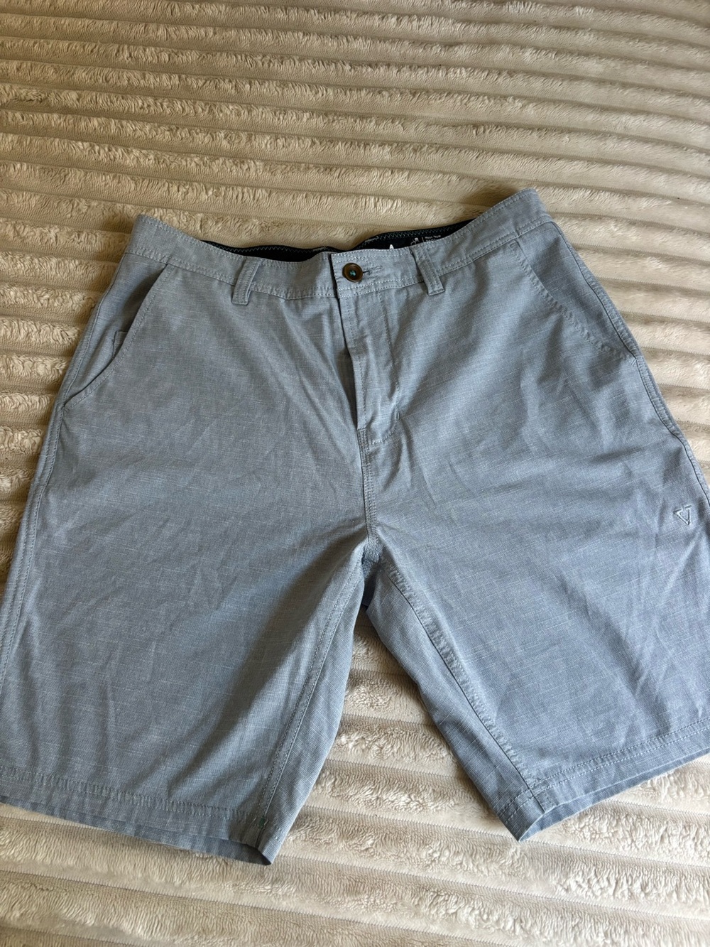 VISSLA Men's Light Blue/Gray Flat-Front Shorts